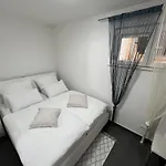 アパート Family-friendly With Swimming Pool Pag - 22607 パグ