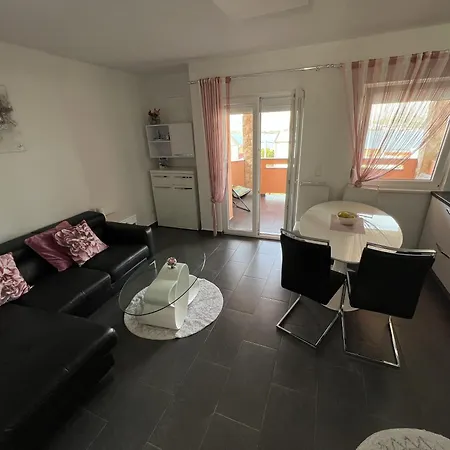 Apartmán Family-friendly With Swimming Pool Pag - 22607 Pag Town